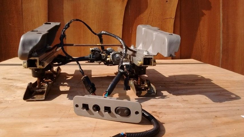 1995-2000 CHEVY TAHOE YUKON SUBURBAN DRIVER’S POWER SEAT MOTOR ASSEMBLY ,POWER SEAT MOTOR SWITCH ,WIRE HARNESS