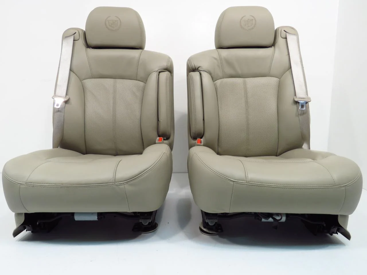 GMC LEATHER SEATS AND CONSOLE