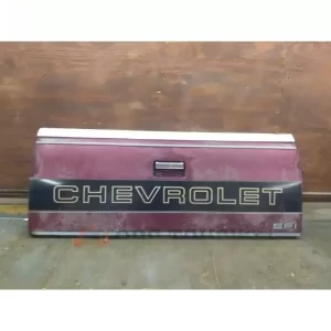 88-98 CHEVROLET C/K 1500 SHORTBED TAILGATE. TAILGATE HANDLE.RUST FREE AND COMPLETE.